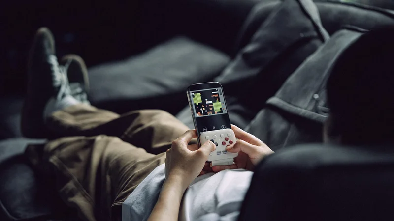 The 8BitDo FlipPad turns your Android phone into a Game Boy
