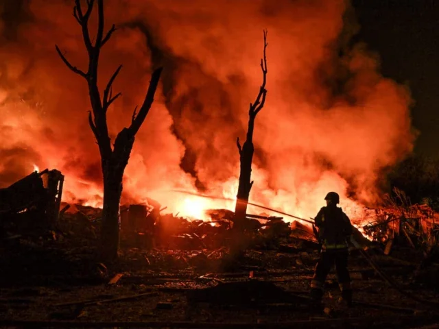 Russian strike kills 7 at Ukraine steel plant