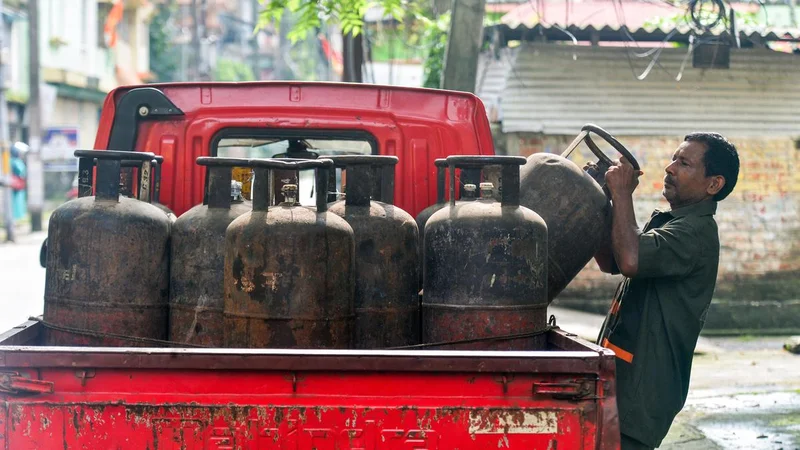 Commercial LPG prices cut by ₹209 per cylinder