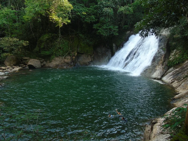 A Quiet Riverside Picnic Spot With Waterfalls Near Bogotá