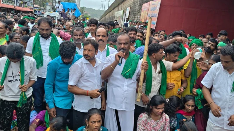 Farmers hold massive protest against inclusion of 8 villages in Byndoor town panchayat