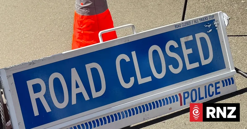 Crash closes Tauranga's main road