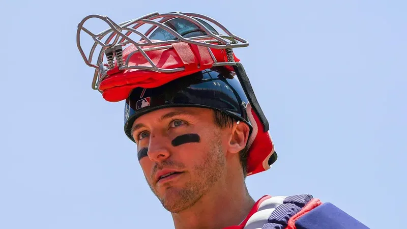Yankees Looming After Red Sox Backstop Suddenly Cuts Ties With Team