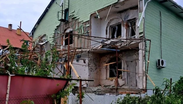 Russian forces attack Nikopol district more than 20 times, police officer injured