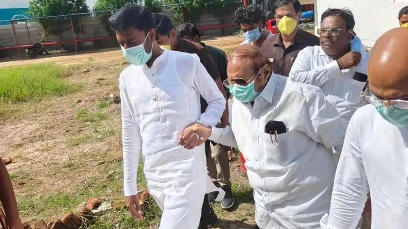 MLA Sharanagowda Kandkur escorts rival Baburao Chinchansur during visit to Kadechur Badiyal Industrial Area in Yadgir