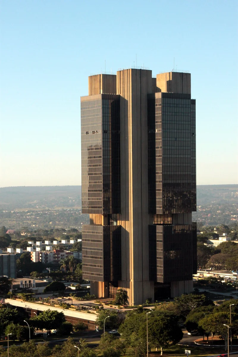 Brazil’s Credit Strain Tests Galipolo, Banks, and Investors