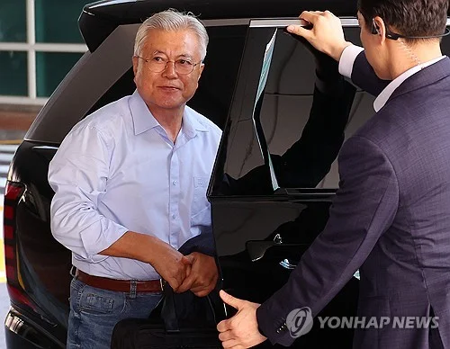 Ex-President Moon heads to Mongolia for U.N. desertification conference