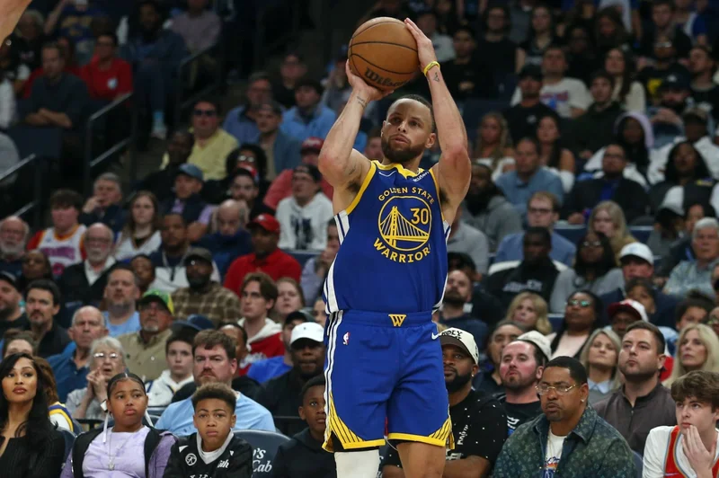 Warriors planning for star guard Stephen Curry to finish career with team