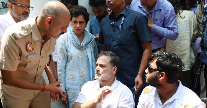 Rahul Gandhi protests at DCP office after police allegedly refuse FIR for pellet-injured student