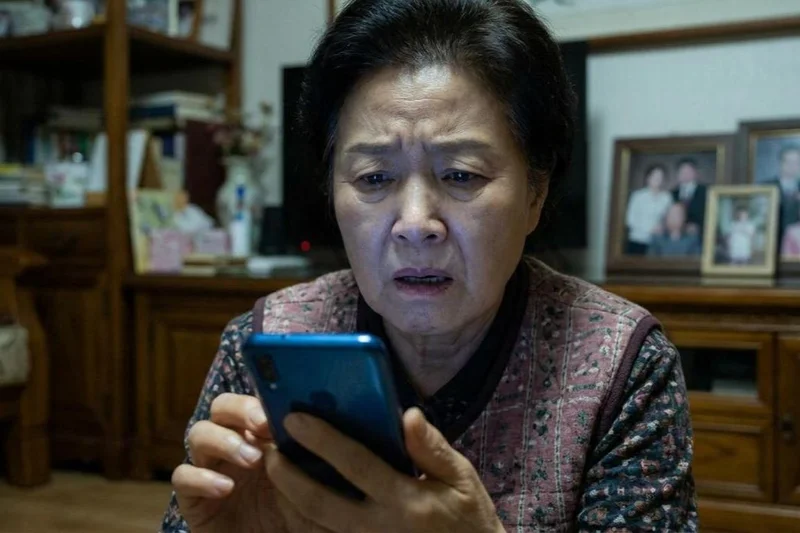 Smishing scams targeting older people use real names, family ties