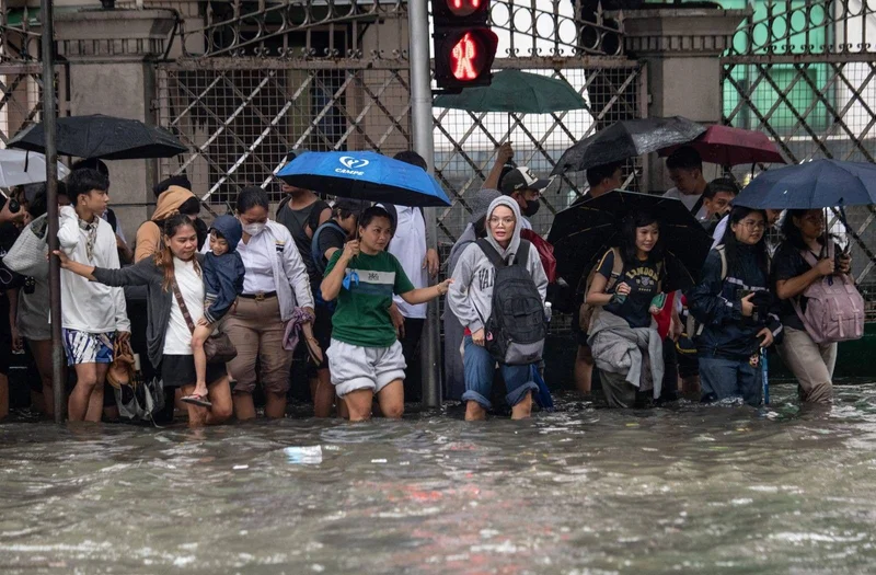 Red rainfall warning up over NCR, other areas as 'Neneng' enhances habagat
