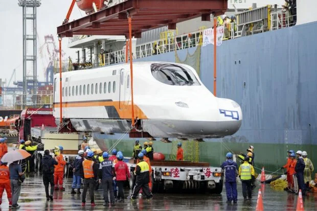 Taiwan welcomes new high-speed train from Japan