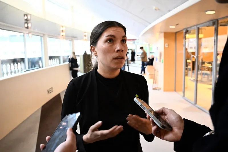 Sweden's opposition hope to vote down two-year wait for family reunion