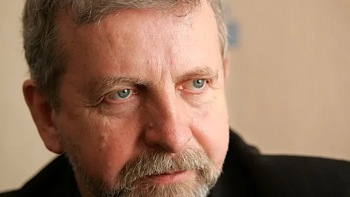 Belarusian opposition politician and scientist Aliaksandr Milinkevich dies at 79