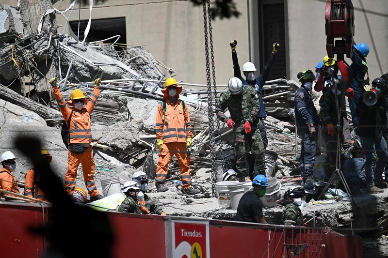 Hundreds still missing in Colombia as desperation grips earthquake rescue effort