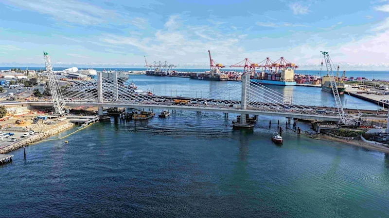 Back before Christmas: Fremantle bridge return on budget and ahead of schedule
