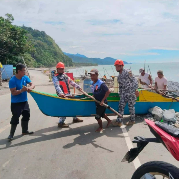 2 fishing boats recovered after being swept away off Aurora coast