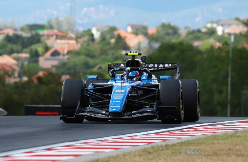 Carlos Sainz agrees to multiyear extension with Williams