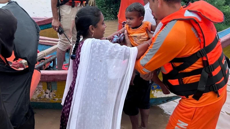 Villager swept away as Godavari floods affect 8,500 in Eluru district