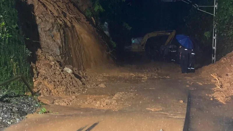 Train services affected due to landslips on tracks between Yedakumari and Shirvagilu stations