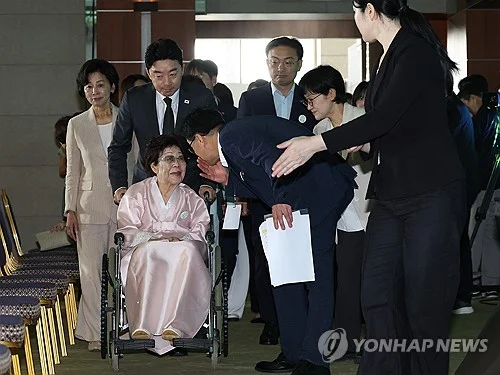 Lee vows to restore honor of women sexually enslaved by imperial Japan