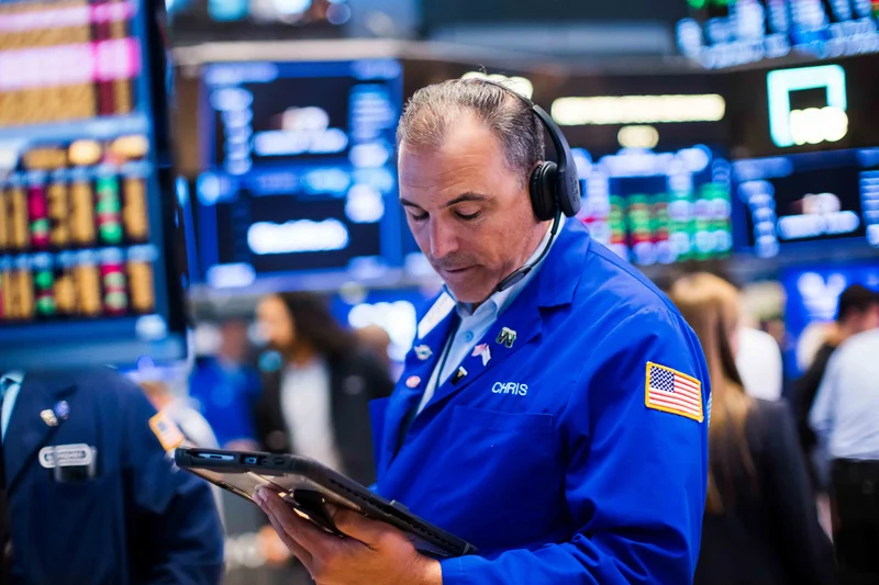 Stock futures are little changed after S&P 500 posts three-week win streak: Live updates