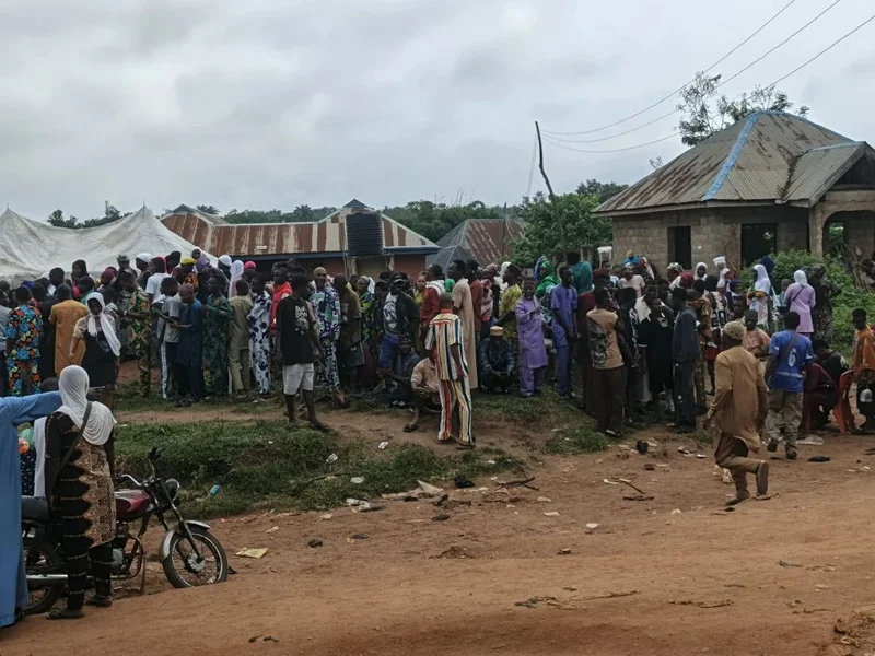 Osun Decides: Fight breaks out as APC running mate arrives Deputy Gov’s polling unit [VIDEO]