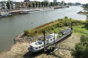 Dutch houseboat owners left high and dry by falling river levels
