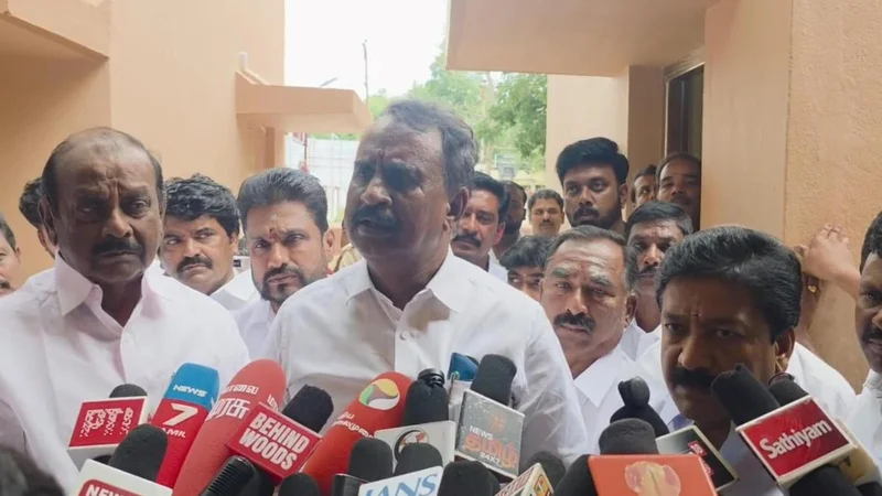 AIADMK leaders want Dhinakaran, Sasikala brought back into the party