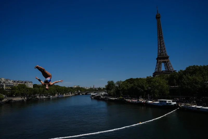 High divers take the plunge in the Seine in a new test of Paris’ reclaimed river