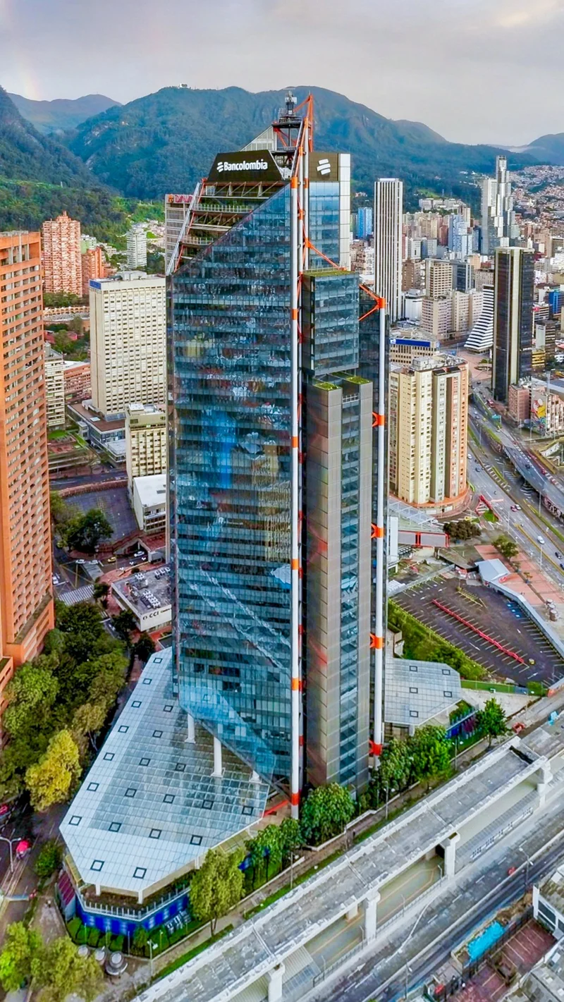 Colombian Peso Steadies as New Government Faces Fiscal Test