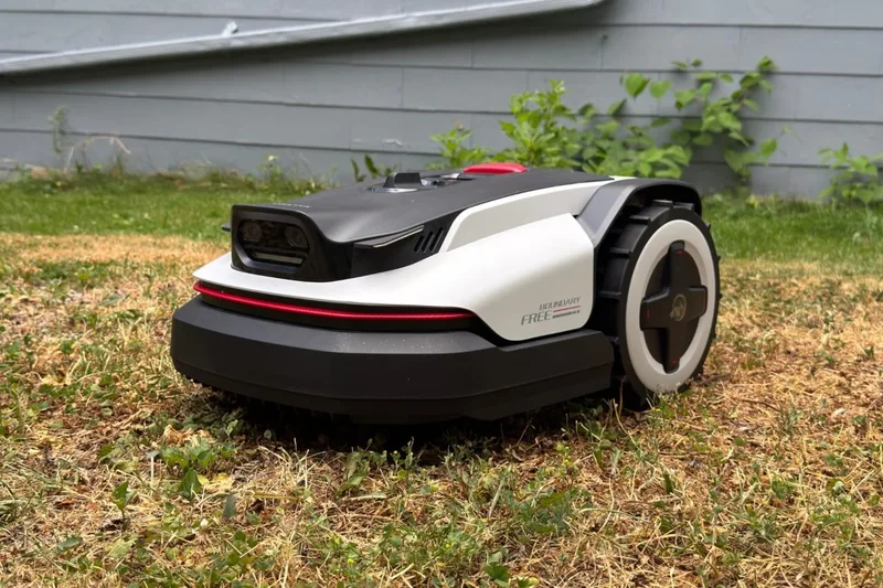 Roborock RockNeo Q110H Review: A Quiet and Capable Robot Lawn Mower