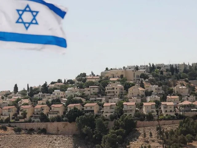 Israeli occupiers begin moving into new illegal settlement in occupied West Bank