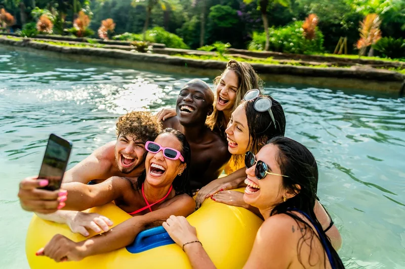 You don’t have to choose between quality and quantity when it comes to friendships, new research says