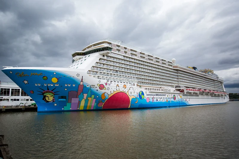 11 arrested after federal agents board cruise ships in Boston