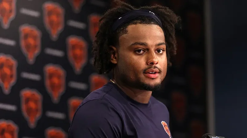 Bears $40M free agent signing gets emotional after knee injury, but diagnosis brings sigh of relief