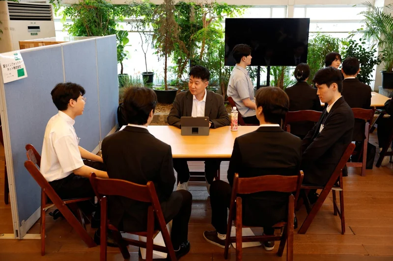 Young South Koreans look for jobs in Japan as they struggle to find work at home​