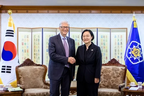 PM meets with Bill Gates, discusses cooperation on SMRs