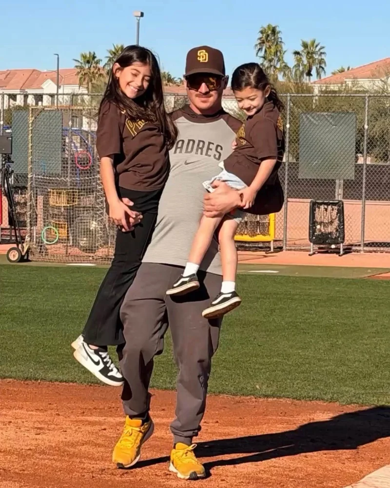 San Diego Padres minor-league catching coordinator detained by ICE in Texas