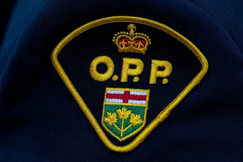 1 dead, 1 rescued after canoe capsizes in Ontario lake