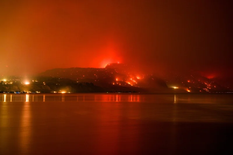 Mexican reinforcements arrive for wildfire fight in western Canada after 20,000 flee