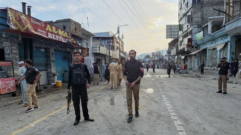 At least 14 dead in suicide bomb attack at anti-militant rally in Pakistan