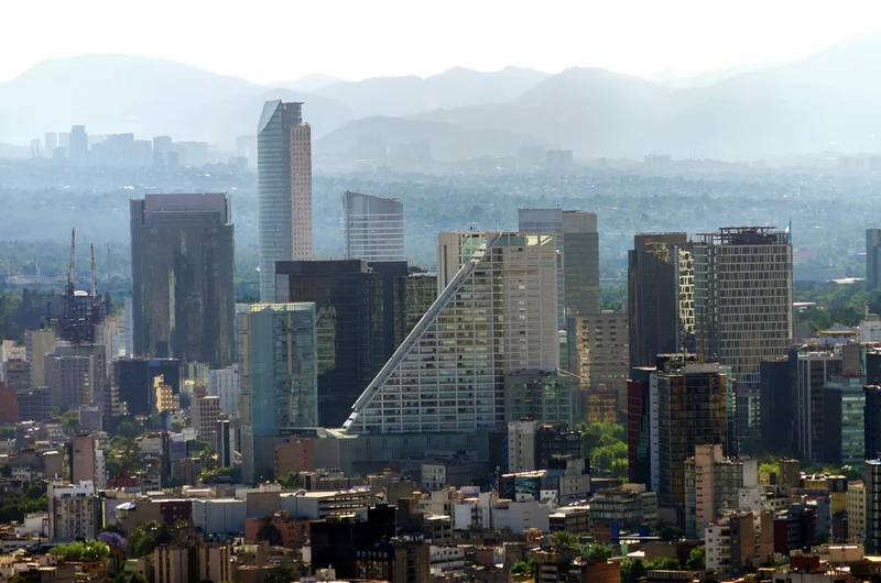 Mexico Inflation Falls to 3.37% as Banxico Holds Rates