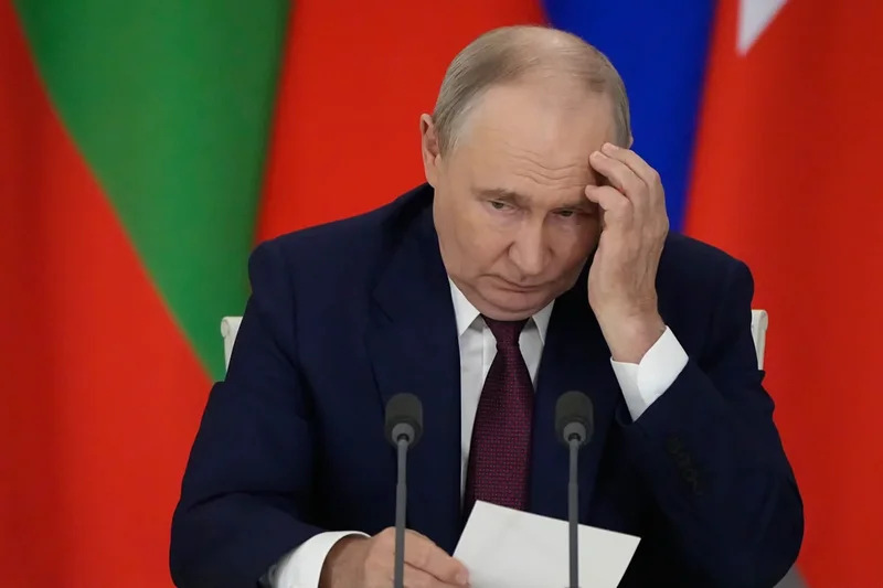 Ukraine-Russia war latest: Russians ‘withdraw billions’ from banks amid fears Putin could seize money