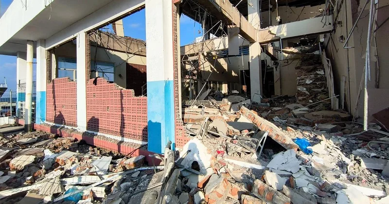 Indonesia: At least 38 dead as 7.7-magnitude earthquake strikes eastern coast