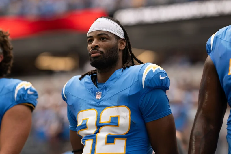 New York Giants are signing running back Najee Harris, AP source says