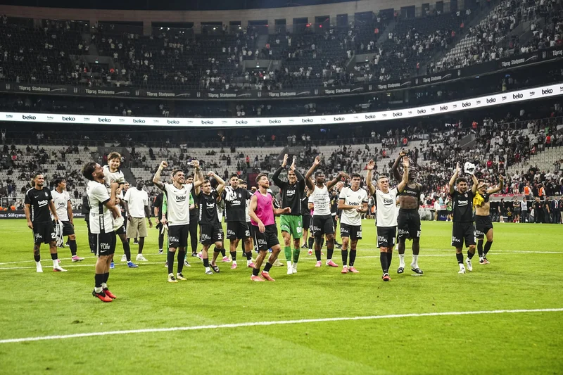 Beşiktaş beat Hradec Kralove to reach Europa League playoffs