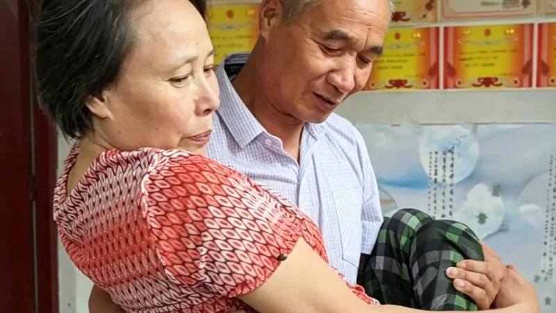 ‘Happiest person’: Chinese husband dedicates 25 years to caring for severely paraplegic wife