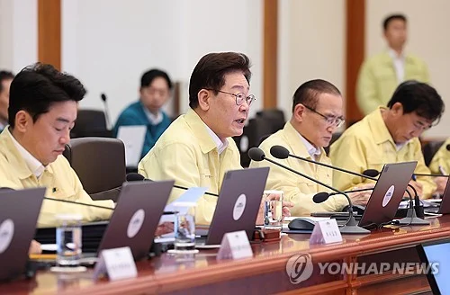 Lee calls for uninterrupted reforms for continued nat'l development