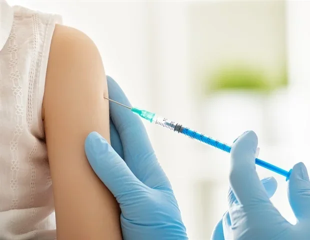 Persistent media skepticism shapes common vaccine conspiracy beliefs
